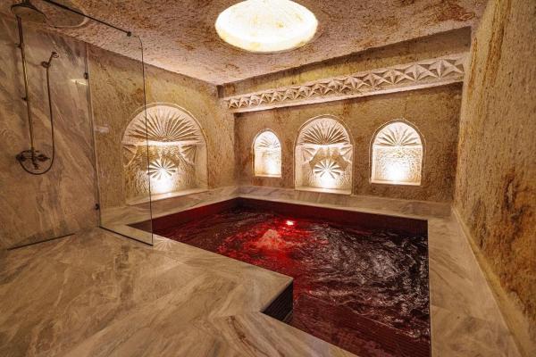 Na fotografii je vidět objekt Canyon Cave Hotel nacházející se ve městě Ürgüp.