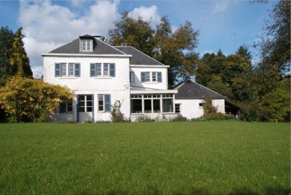 Na fotografii je vidět objekt Le Chaperon Villa nacházející se ve městě Resteigne.