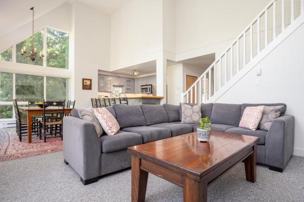 Gorgeous Chalet with Fairway Views by Harmony Whistlerの写真7