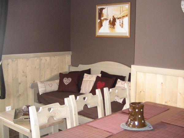 På billedet ses objektet Appartement cosy aux Gets avec balcon, proche pistes, 2 chambres, parking privé, Wi-Fi - FR-1-671-20 beliggende i byen Les Gets.