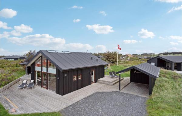 Na zdjęciu widoczny jest obiekt Three-Bedroom Holiday Home In Hjorring położony w mieście Hjørring.