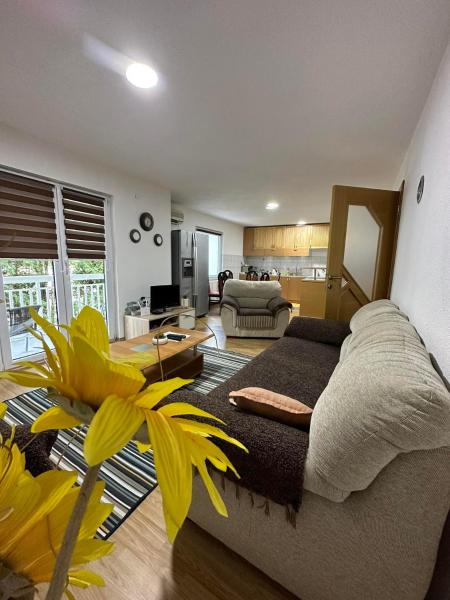 Na fotografii je vidět objekt Apartment Riverstone Retreat nacházející se ve městě Bravnice.