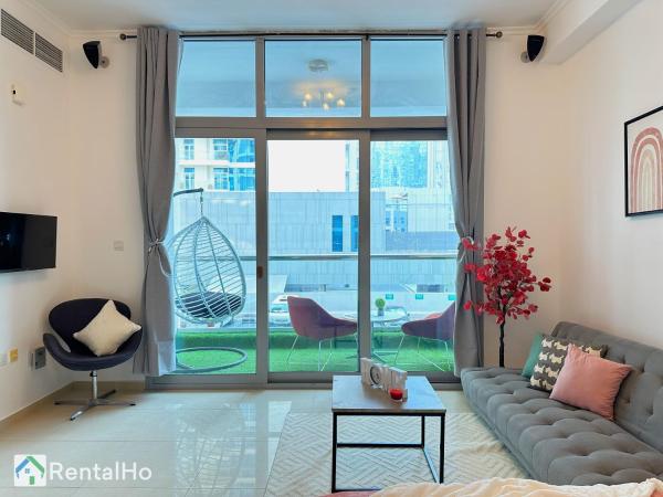 A la foto es mostra l'objecte Big Studio w/ Balcony and easy access to the Beach situat a la ciutat de Dubai.