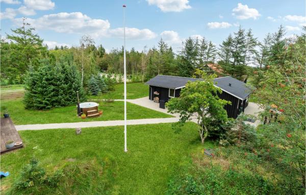 A la foto es mostra l'objecte Nice Home In Thyholm With Wifi situat a la ciutat de Thyholm.