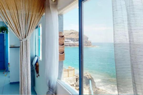 Nella foto è visibile l'oggetto La casa con terraza privada sobre el mar situato nella città di Telde.