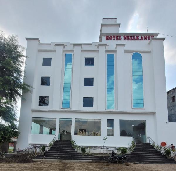 Auf dem Foto ist das Objekt Neelkanth Hotel in der Stadt Ayodhya zu sehen.
