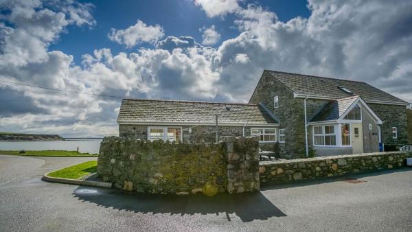 A la foto es mostra l'objecte Efail Penrhyn situat a la ciutat de Llanfachraeth.