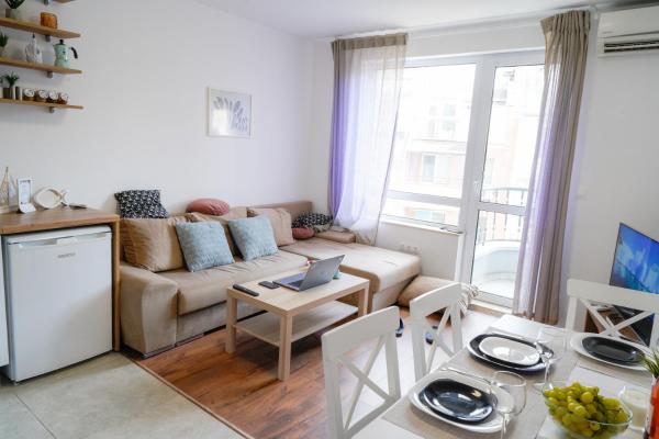 Central Cosy, Fully Renovated 2BD Near the Cathedral, Warna