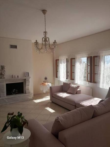 Na fotografii je vidět objekt Ioannina Cozy Hill House nacházející se ve městě Pedini.