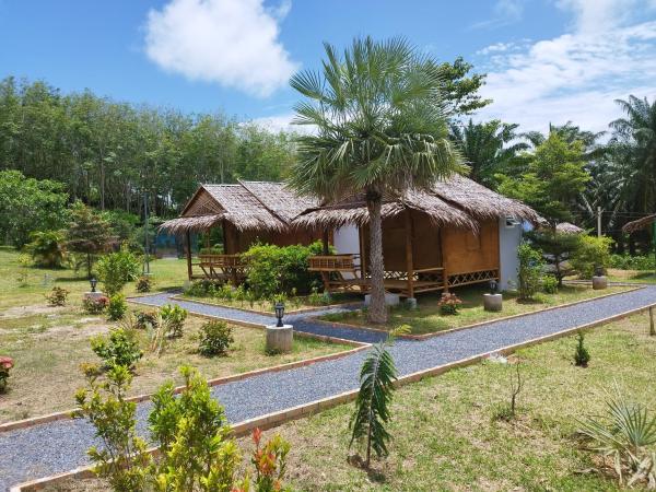 På billedet ses objektet Palm Garden Bungalow beliggende i byen Koh Lanta.