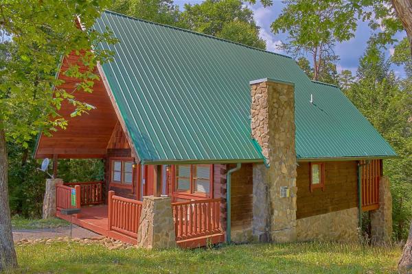 The photo shows the Hidden Romance #1404 located in the city of Sevierville.