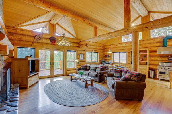 Na zdjęciu widoczny jest obiekt Bend Getaway with Cozy Fireplace położony w mieście Bend.
