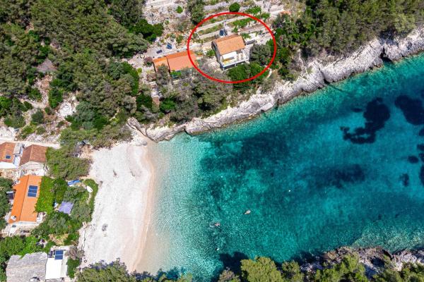 A la foto es mostra l'objecte Secluded fisherman's cottage Cove Bratinja Luka, Korcula - 12599 situat a la ciutat de Korčula.