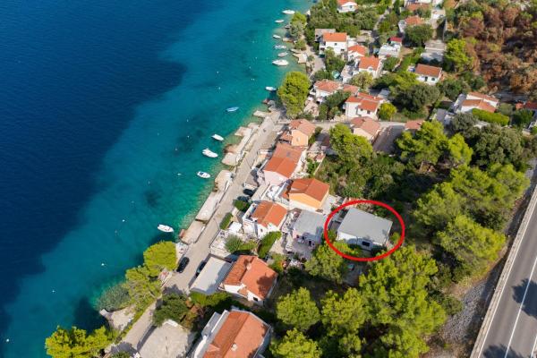 写真にはグレバシュティツァ市にあるApartments by the sea Sparadici, Sibenik - 21600が写っています。
