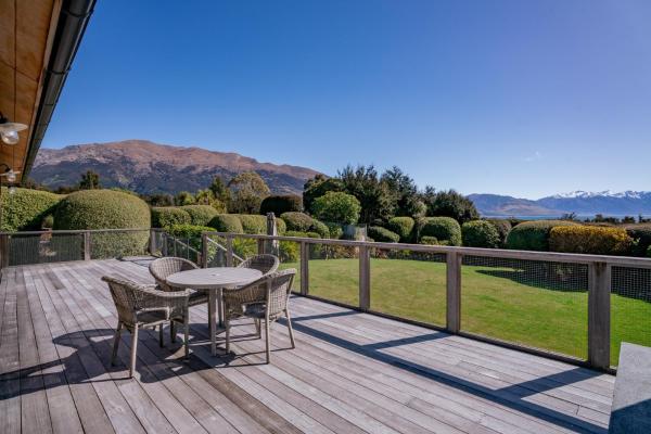 Na zdjęciu widoczny jest obiekt Hāwea Lakehouse - Lake Hāwea Holiday Home położony w mieście Hawea.