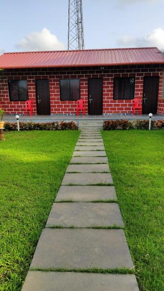 På billedet ses objektet DANDELI CROCODILE EDGE HOME STAY beliggende i byen Dandeli.