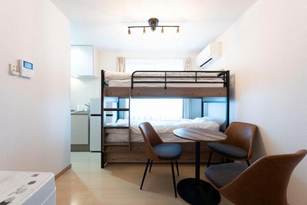 Pine Court, Tokio