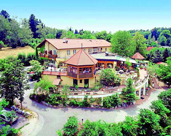 Na zdjęciu widoczny jest obiekt Hotel Restaurant - Häuserl im Wald Graz położony w mieście Graz.