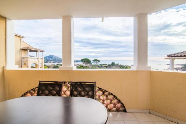 A la foto es mostra l'objecte Résidence le Village de Cap Esterel - maeva Home - Studio 4 personnes Sélection MAE-4480 situat a la ciutat de Saint-Raphaël.