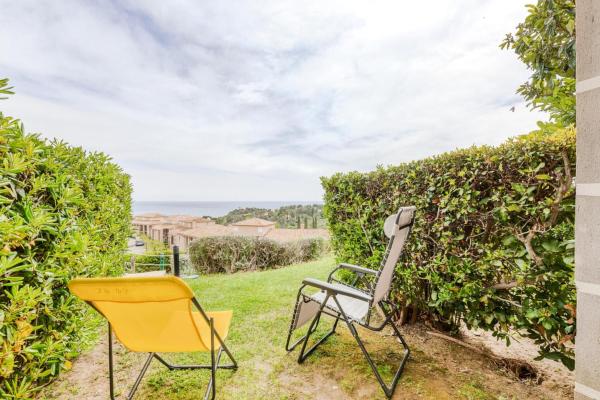 På billedet ses objektet Résidence le Village de Cap Esterel - maeva Home - Studio 4 personnes - Sélection MAE-7964 beliggende i byen Saint-Raphaël.