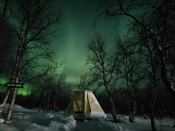 Na foto é possível ver o objeto Aurora Wilderness Cones localizado na cidade de Puoltikasvaara.