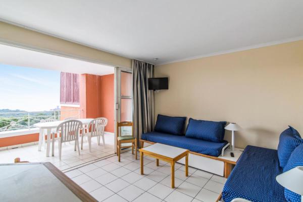 A la foto es mostra l'objecte Résidence le Hameau de Cap Esterel - maeva Home - Appartement 2 Pièces 7 Personnes - Confort MAE-5820 situat a la ciutat de Saint-Raphaël.