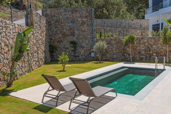 Na zdjęciu widoczny jest obiekt Villa Al Mare Özel Havuzlu Villa położony w mieście Küçükkiremit Adası.