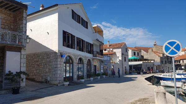 Apartments Jerko - Jelsa