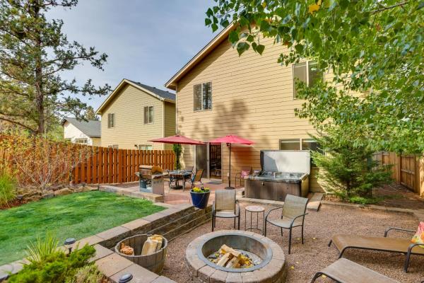 Na zdjęciu widoczny jest obiekt Bend Getaway with Private Hot Tub, Patio and Grill! położony w mieście Bend.