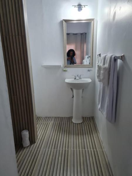 Na fotografii je vidět objekt SKY BEACH ROOMS nacházející se ve městě Hopewell.
