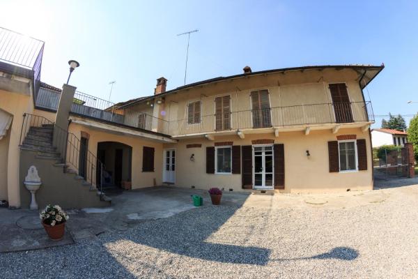 På billedet ses objektet B&B Lo Scudiero beliggende i byen Capriglio.