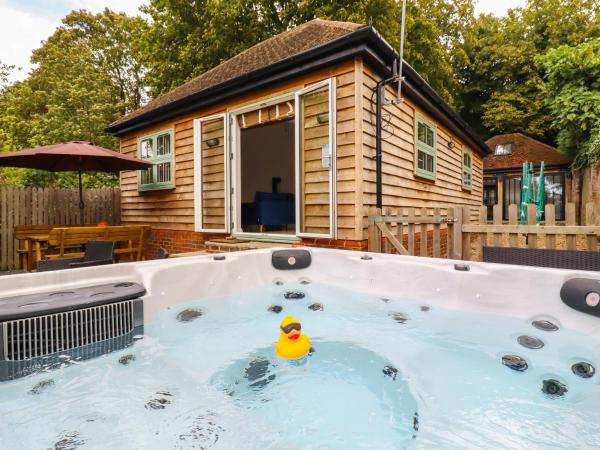 A la foto es mostra l'objecte Dreamwood Lodge situat a la ciutat de Keston.