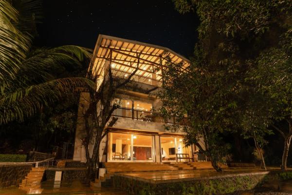 Na fotografii je vidět objekt LohonoStays Villa Athini nacházející se ve městě Chinchavli.
