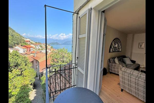 A la foto es mostra l'objecte Riva House Colonno situat a la ciutat de Colonno.