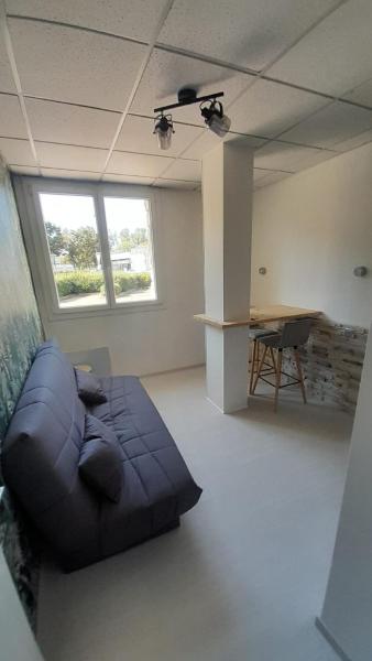 På bildet vises objektet Studio cosy en rez-de-chaussée som ligger i byen Senaide.