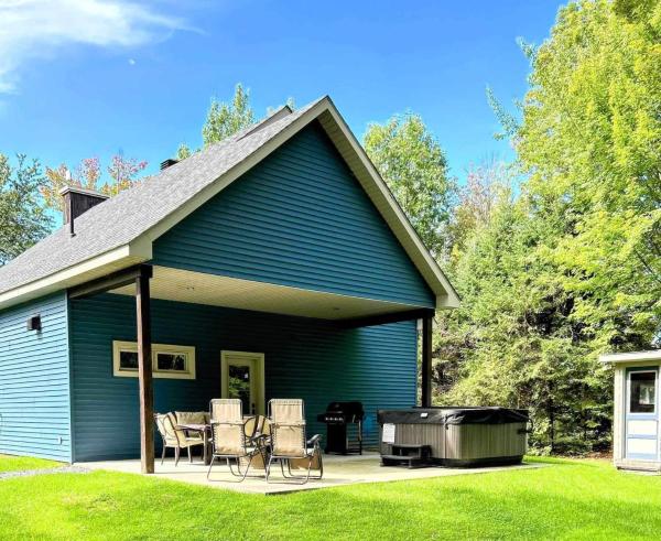 En la foto se muestra el objeto Chalet Le Shack ubicado en la ciudad de Saint-Joseph-de-Ham-Sud.