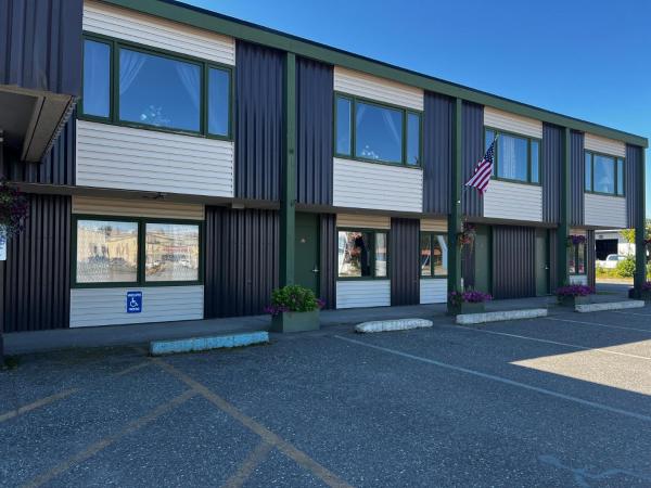 På billedet ses objektet The Kenai Inn beliggende i byen Kenai.