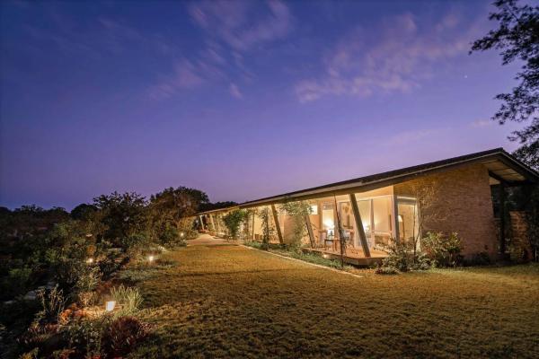 写真にはPhaltan市にあるLohonoStays Villa Vinayalamが写っています。