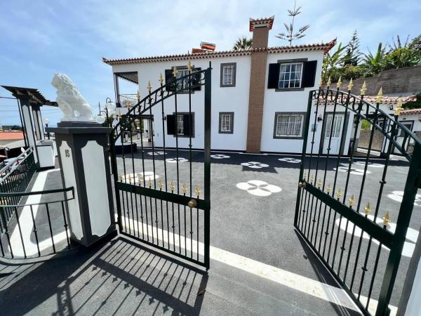 A la foto es mostra l'objecte Comfortable 2-Bedroom Apartment for Relaxing Stays situat a la ciutat de Funchal.