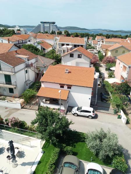 A la foto es mostra l'objecte Apartments Rusan situat a la ciutat de Vodice.