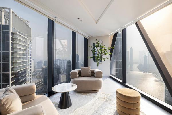 Na zdjęciu widoczny jest obiekt Magnificent 3BR Spectacular Canal & Burj View położony w mieście Dubaj.