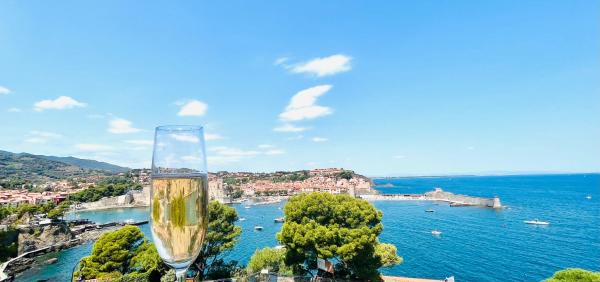 A la foto es mostra l'objecte Vue exceptionnelle sur la baie de Collioure situat a la ciutat de Cotlliure.