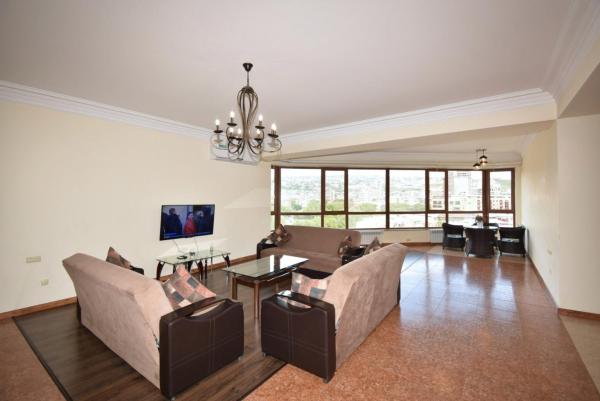 Mesrop Mashtots Avenue, 3 bedrooms Grand & Sunny apartment MA999, Erevan
