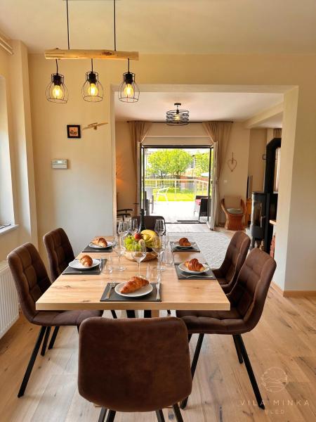 Kuvassa näkyy kohde Vila Minka Bled - Perfect Family Vacation Home, joka sijaitsee kaupungissa Bled.
