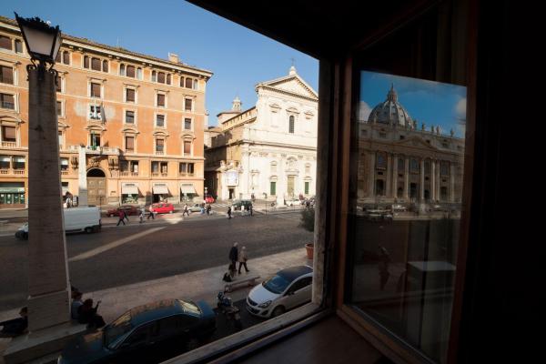 Na fotografii je vidět objekt St. Peter' Six Rooms & Suites nacházející se ve městě Řím.