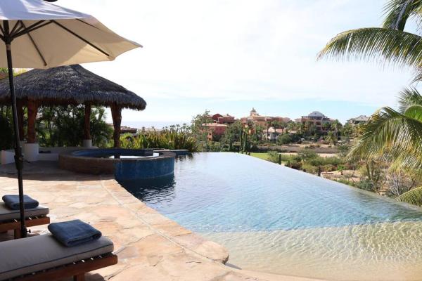 The photo shows the Villa de Lujo Buena Vista 3 located in the city of El Tule.