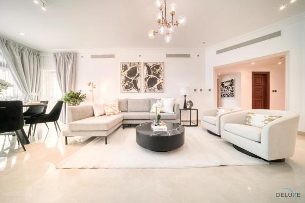 Na fotografii je vidět objekt Majestic 2BR + Assistant’s Room at Golden Mile 10 Palm Jumeirah by Deluxe Holiday Homes nacházející se ve městě Dubaj.