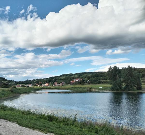 A la foto es mostra l'objecte Studio Apartman Ivan situat a la ciutat de Otočac.