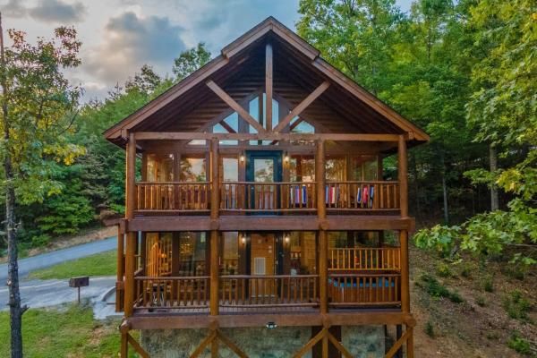 A la foto es mostra l'objecte Mountain Majesty with Spectacular Views situat a la ciutat de Sevierville.