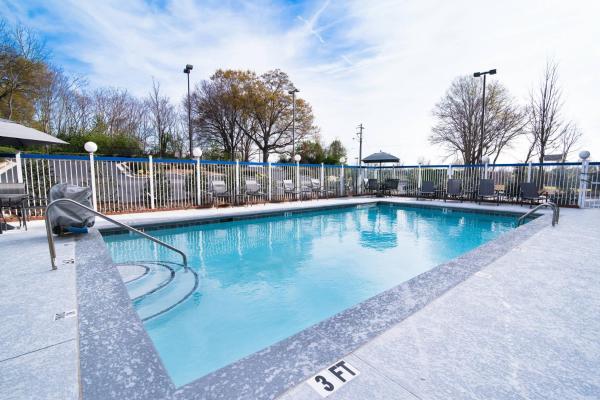 På billedet ses objektet Fairfield Inn & Suites Atlanta Airport North beliggende i byen Atlanta.